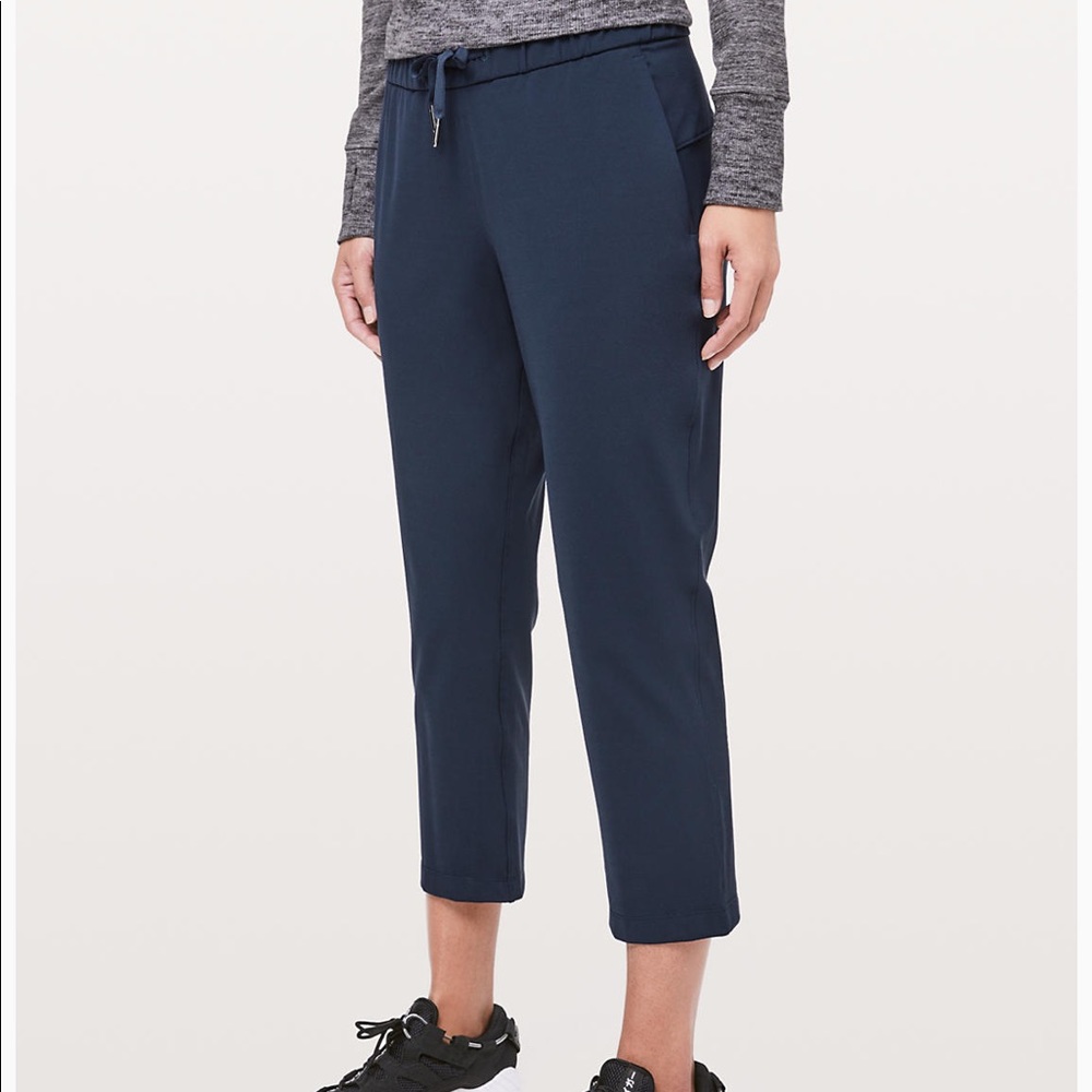 Lululemon On the Fly Crop 23” True Navy